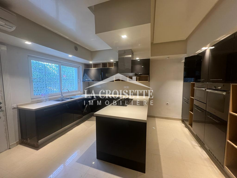 Villa S+5 avec piscine à La Marsa